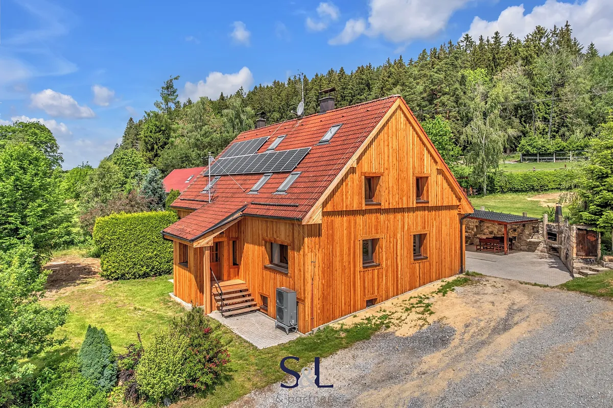 Prodej zemědělské usedlosti 200 m², pozemek 26844 m²
